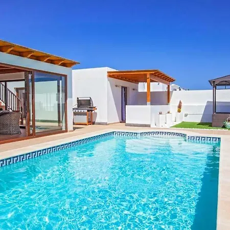 Playa Blanca Sleeps 8 Pool Air Con Wifi 普拉亚布兰卡