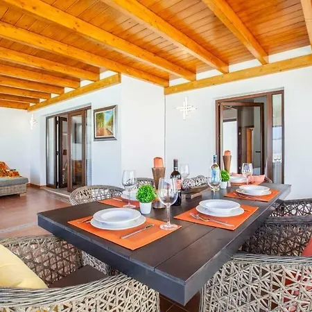Villa Playa Blanca Sleeps 8 Pool Air Con Wifi Playa Blanca (Lanzarote)