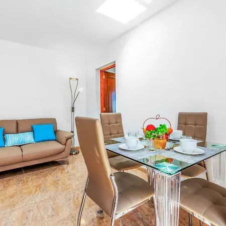 Playa Blanca Sleeps 8 Pool Air Con Wifi * Playa Blanca (Lanzarote)