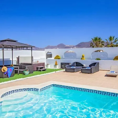Villa Playa Blanca Sleeps 8 Pool Air Con Wifi